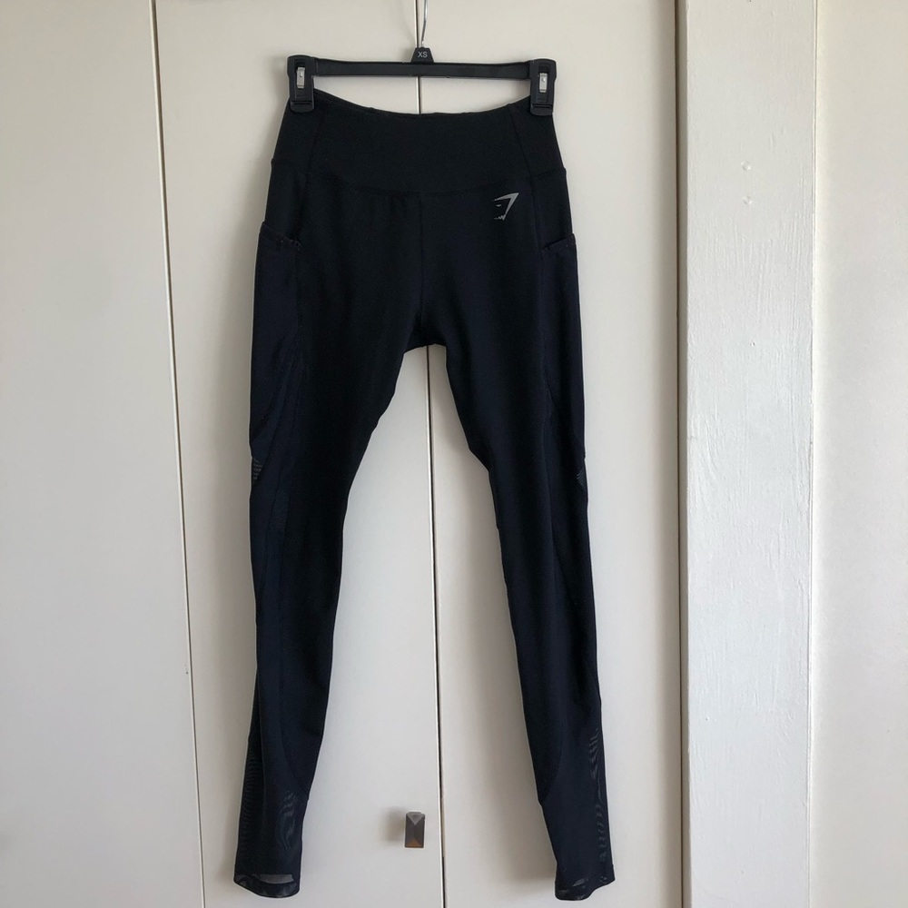 Gym shark leggings